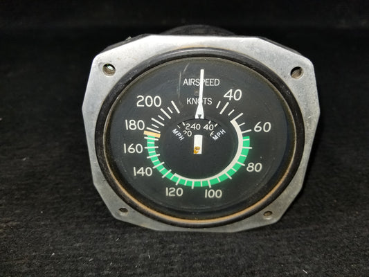 Airspeed Indicator - Sigma Tek - 200 Knots - 5-YBUC