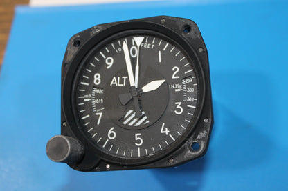 Altimeter - United Instruments - Dual Adjustment - C-FJUO