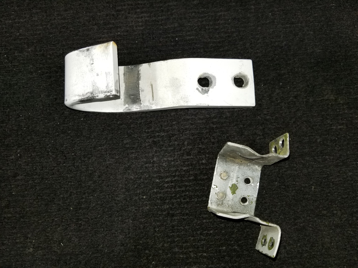 Baggage Door Hinge Upper - 1 of 2 - C-FCDQ (#0711102)