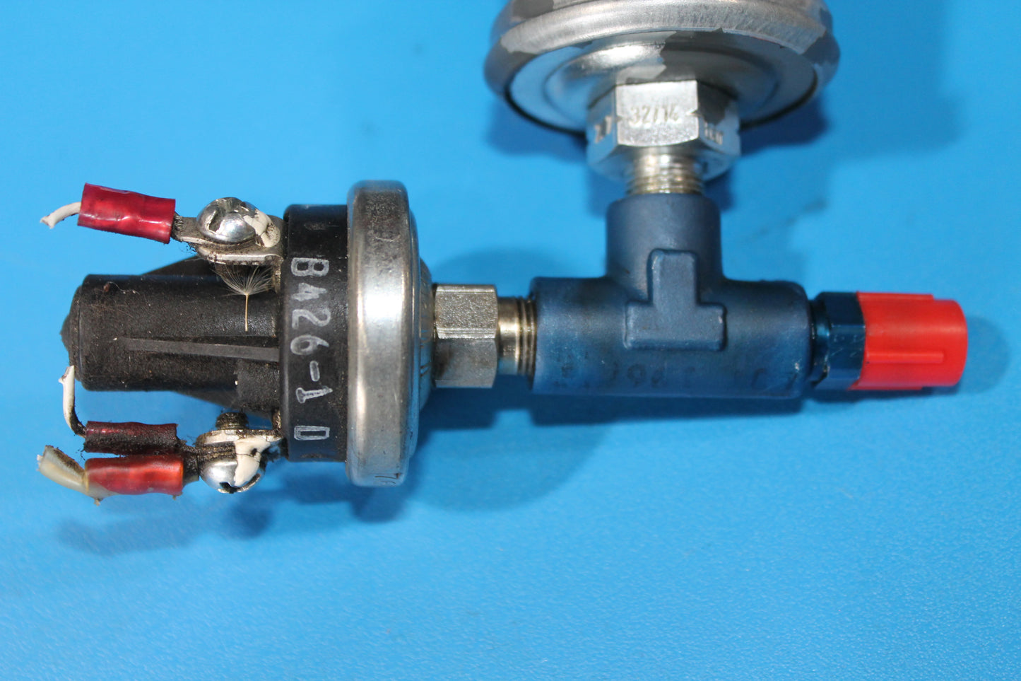 Oil Pressure Sender Unit with switch B426-1 - C-GFYD (#B308-1)