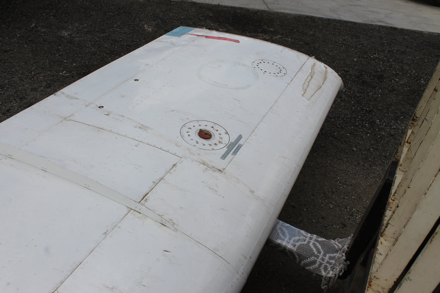 Wing - RH with extended range tank - Damaged - C-FWOK (#0720601-207)