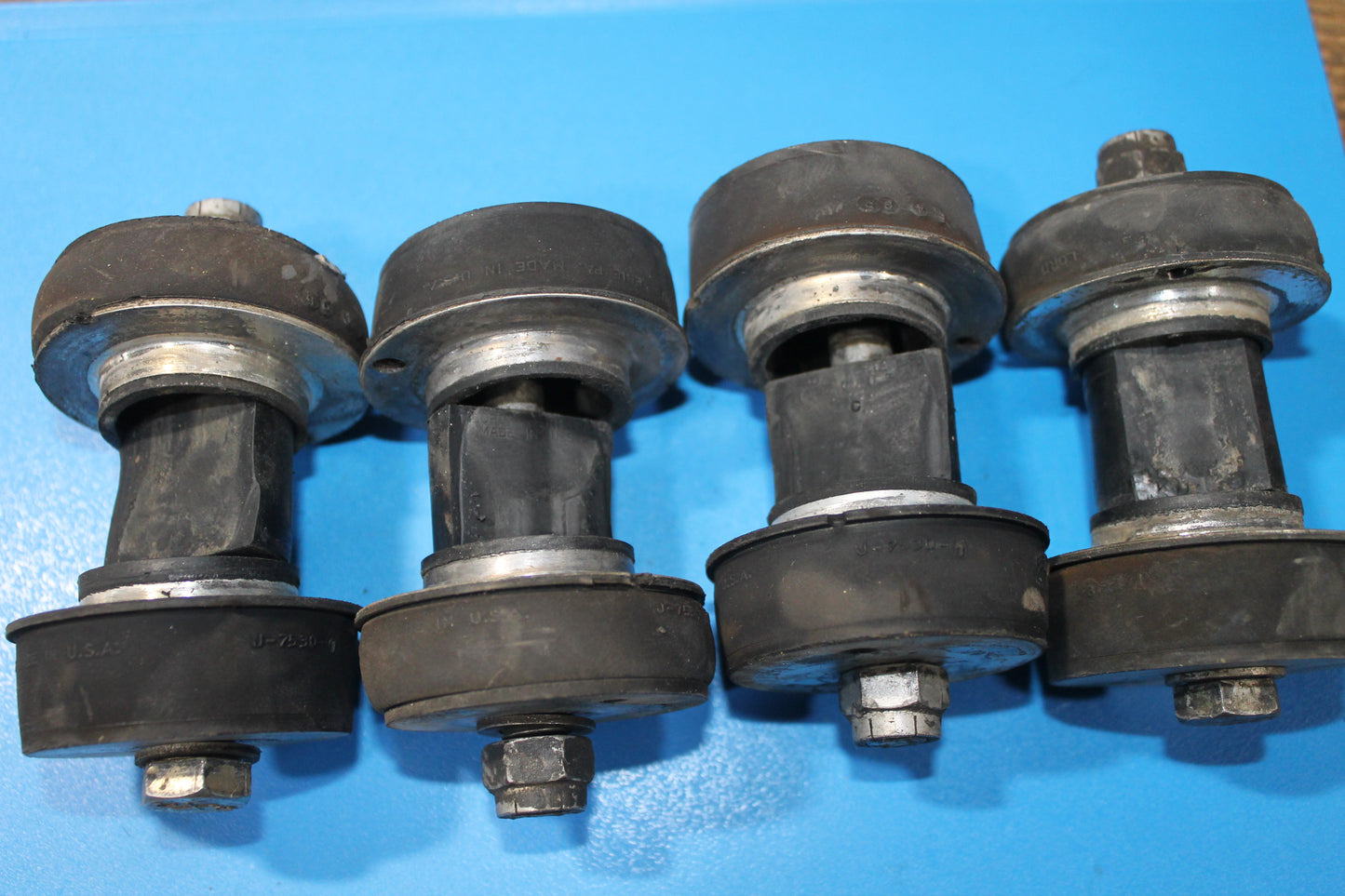 Vibration Isolators - LORD - worn out - C-FJUO (#J-7530-1)