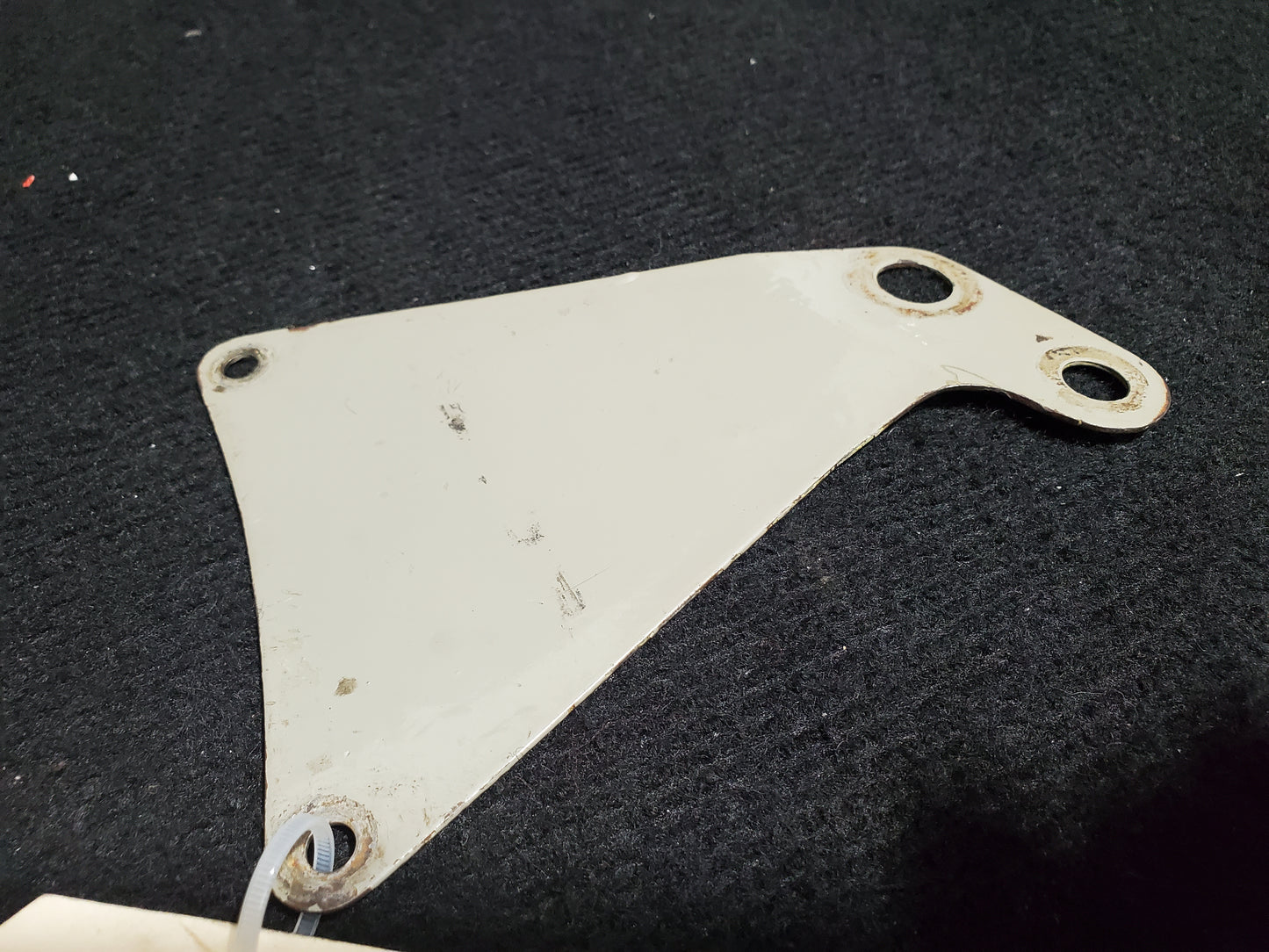 Drain Line Support Bracket - Cessna - 5Y-RNA