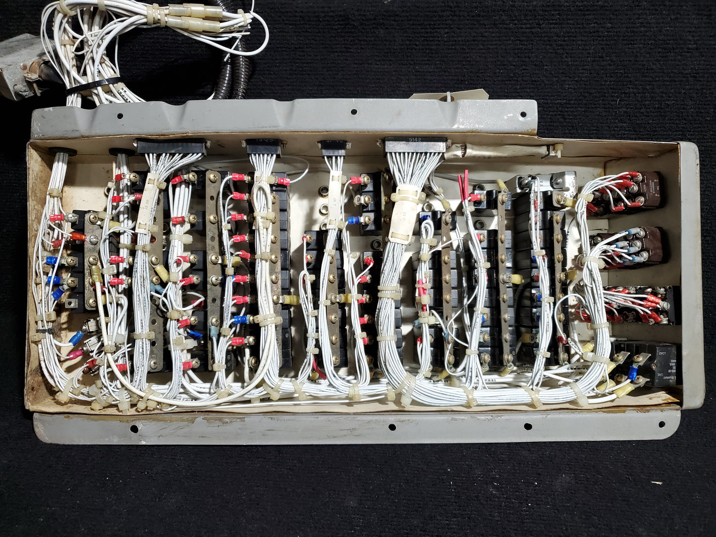 Panel Assy - Circuit Breaker - Cessna - 5Y-RNA