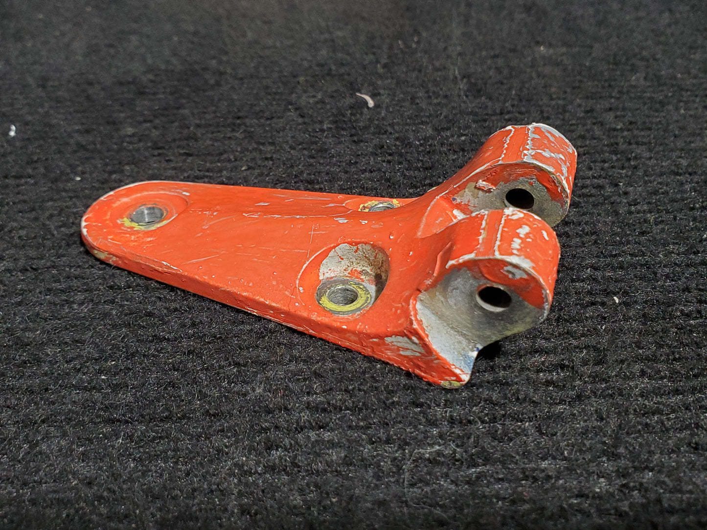 Hinge - Door Upper Fwd - Cessna - 5Y-BUC